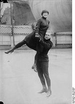 Bundesarchiv Bild 102-05422, Eiskunstlauf, Österreichisches Meisterpaar.jpg
