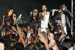 Black Eyed Peas выступают в Париже (2009 год)