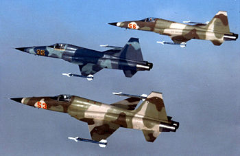 Тройка F-5 из учебной эскадрильи «агрессоров» ВВС США
